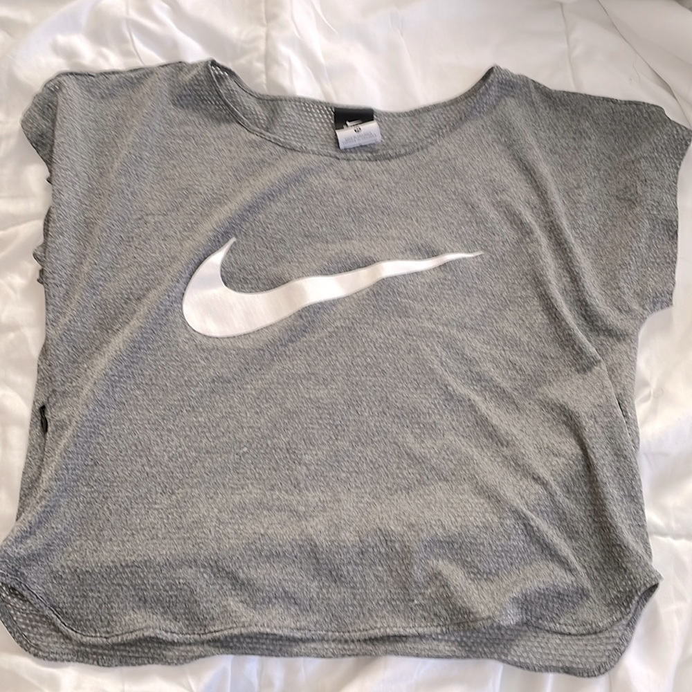 Nike cropped work out T shirt!